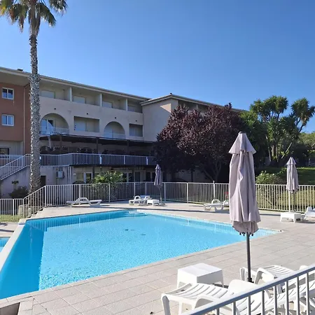 3 Pers Climatise Avec Piscine A St Florent 생플로랑