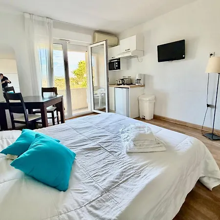 3 Pers Climatise Avec Piscine A St Florent Apartment