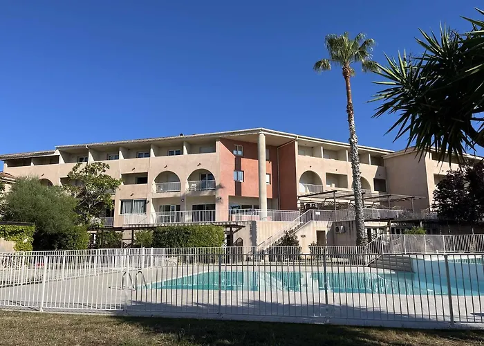 3 Pers Climatise Avec Piscine A St Florent Apartment