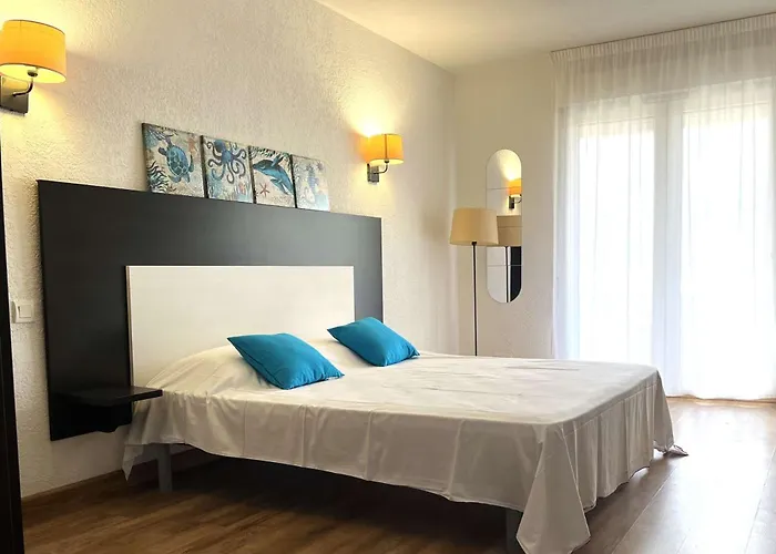 Apartment 3 Pers Climatise Avec Piscine A St Florent *